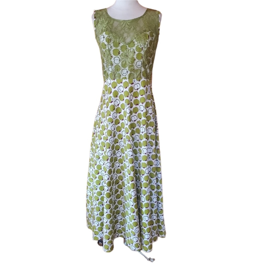 Vintage Unlabeled Green Apple & Lace Gown